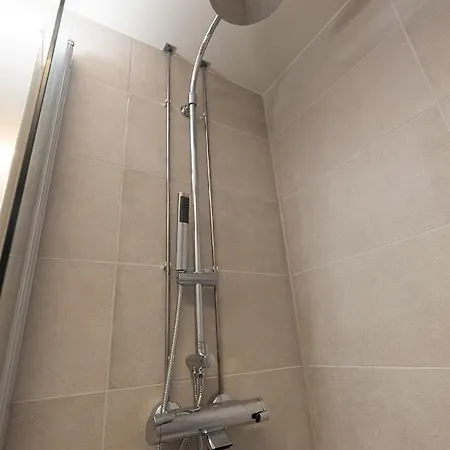 2ndhomes Just Renovated 1br With Balcony