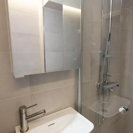 2ndhomes Just Renovated 1br With Balcony 赫尔辛基