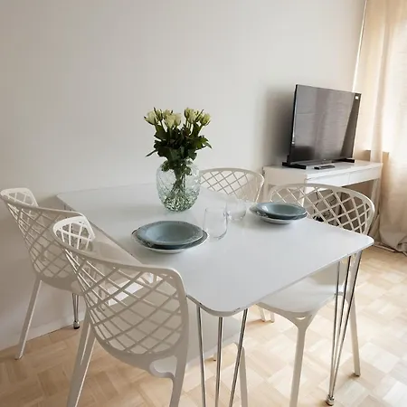公寓 2ndhomes Just Renovated 1br With Balcony *