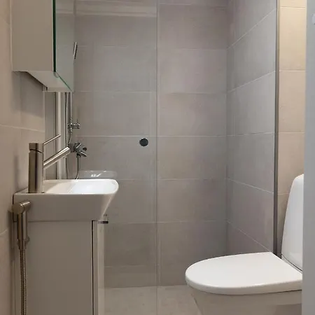 2ndhomes Just Renovated 1br With Balcony